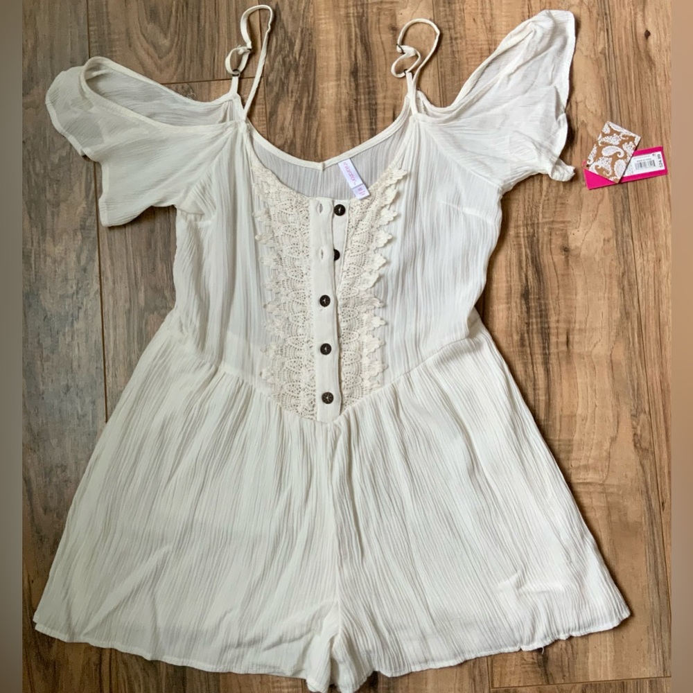 NWT Xhiliration romper with lace detail